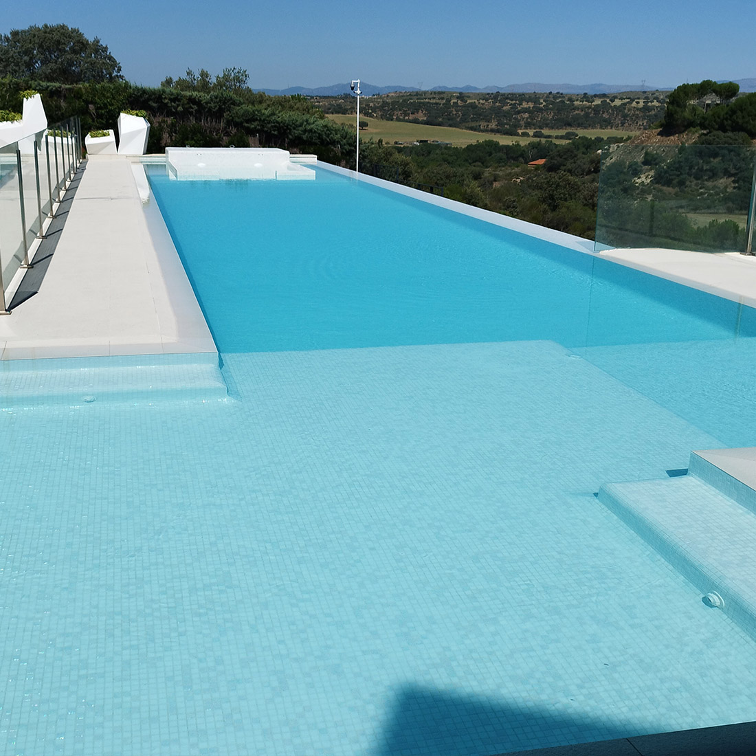 construimos la piscina de tus sueñños